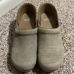 Dansko Women’s Clog Textured Tan Worn Once! Size 42